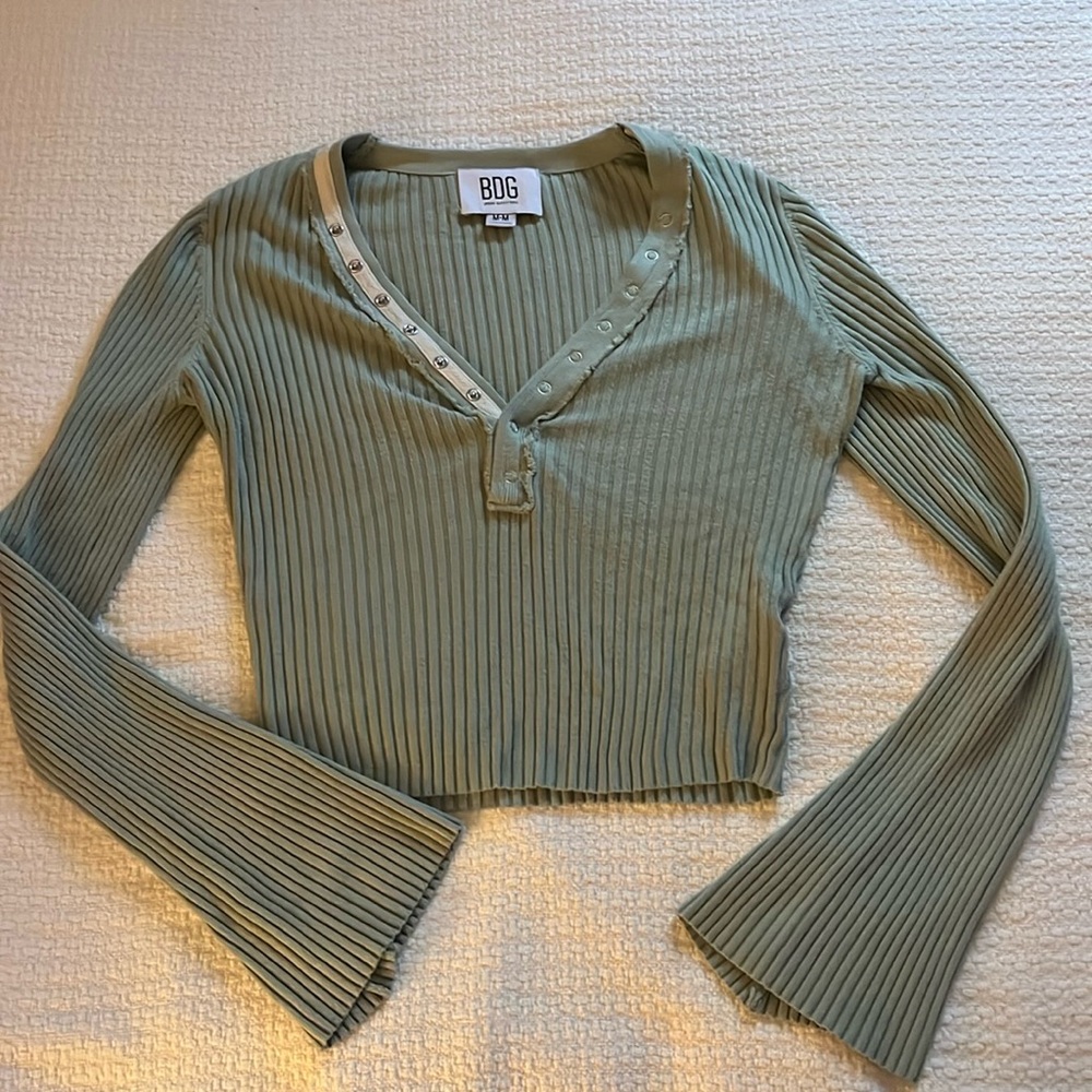 UO BDG Green Flared Sleeve Shirt 🪴